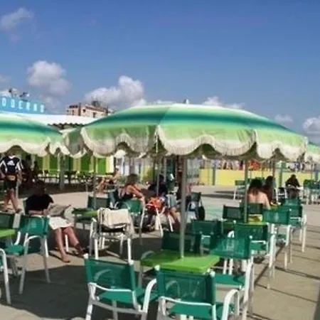 In Lido Degli Estensi Und Strand In Der Naehe * Llido Degli Estensi